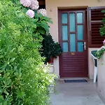 Roza Guest house 3*