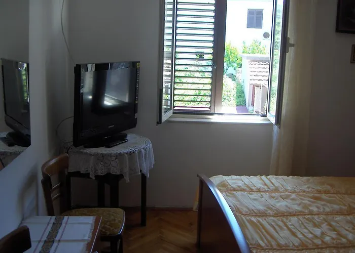 Roza 3* Vrboska